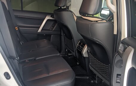 Toyota Land Cruiser Prado 150 рестайлинг 2, 2021 год, 6 750 000 рублей, 7 фотография