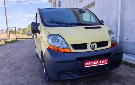 Renault Trafic, 2004 год, 600 000 рублей, 1 фотография