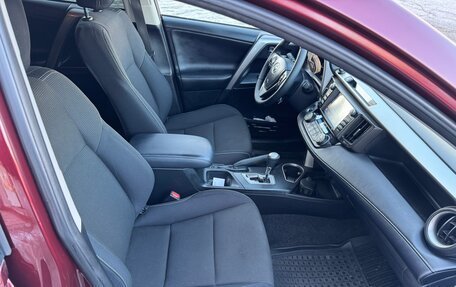 Toyota RAV4, 2018 год, 2 690 000 рублей, 12 фотография