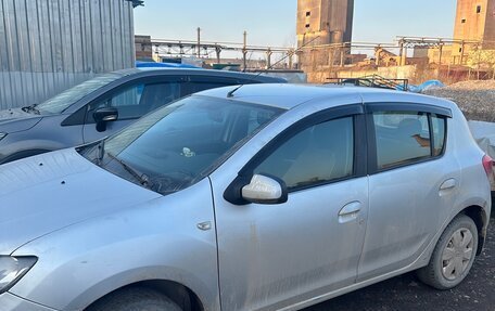 Renault Sandero II рестайлинг, 2014 год, 580 000 рублей, 2 фотография