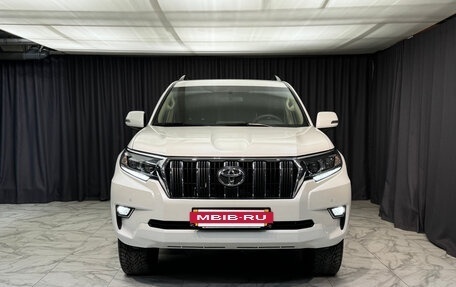 Toyota Land Cruiser Prado 150 рестайлинг 2, 2021 год, 6 950 000 рублей, 3 фотография