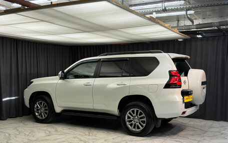 Toyota Land Cruiser Prado 150 рестайлинг 2, 2021 год, 6 950 000 рублей, 10 фотография