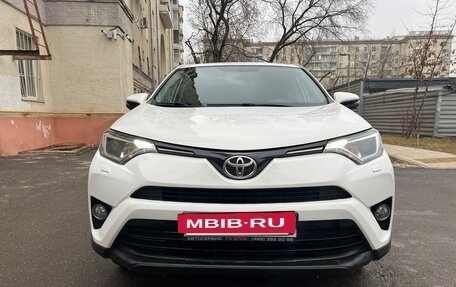 Toyota RAV4, 2017 год, 1 765 000 рублей, 8 фотография