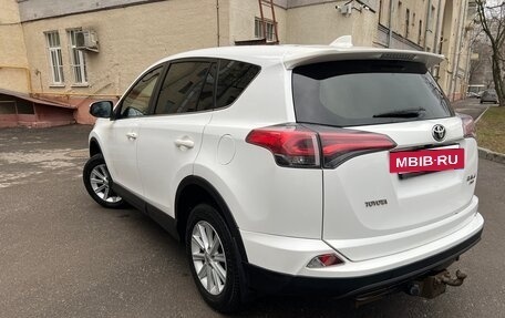 Toyota RAV4, 2017 год, 1 765 000 рублей, 6 фотография