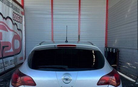 Opel Astra J, 2011 год, 585 000 рублей, 2 фотография