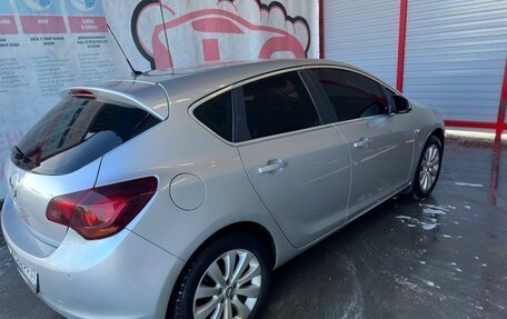 Opel Astra J, 2011 год, 585 000 рублей, 3 фотография
