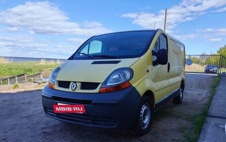 Renault Trafic, 2004 год, 600 000 рублей, 2 фотография