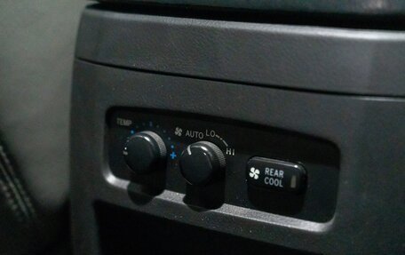 Toyota Land Cruiser Prado 120 рестайлинг, 2005 год, 1 999 999 рублей, 27 фотография