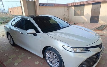 Toyota Camry, 2019 год, 2 400 000 рублей, 3 фотография