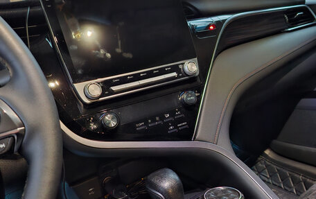 Toyota Camry, 2019 год, 2 400 000 рублей, 5 фотография