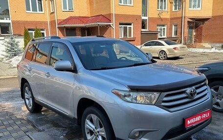 Toyota Highlander III, 2011 год, 1 990 000 рублей, 1 фотография