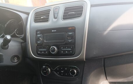 Renault Logan II, 2019 год, 735 000 рублей, 12 фотография