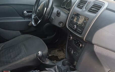 Renault Logan II, 2019 год, 735 000 рублей, 13 фотография