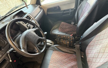 Mitsubishi Pajero iO, 1999 год, 600 000 рублей, 7 фотография