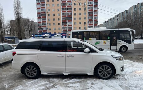 KIA Carnival III, 2017 год, 1 550 000 рублей, 2 фотография