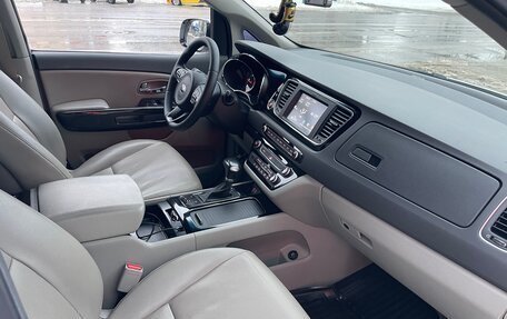 KIA Carnival III, 2017 год, 1 550 000 рублей, 10 фотография