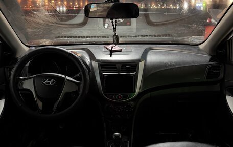 Hyundai Solaris II рестайлинг, 2015 год, 340 000 рублей, 6 фотография