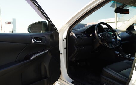 Toyota Camry, 2017 год, 1 860 000 рублей, 8 фотография