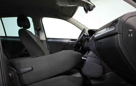 Volkswagen Tiguan II, 2021 год, 3 299 000 рублей, 26 фотография