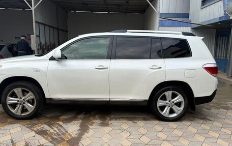 Toyota Highlander III, 2011 год, 1 600 000 рублей, 2 фотография