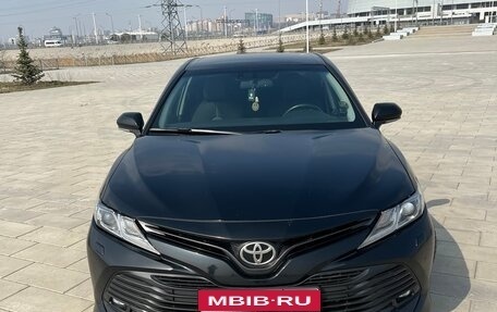 Toyota Camry, 2018 год, 2 000 000 рублей, 1 фотография