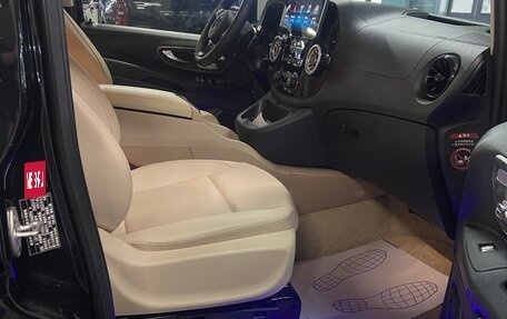 Mercedes-Benz Vito, 2023 год, 7 000 000 рублей, 3 фотография