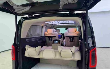 Mercedes-Benz Vito, 2023 год, 7 000 000 рублей, 13 фотография