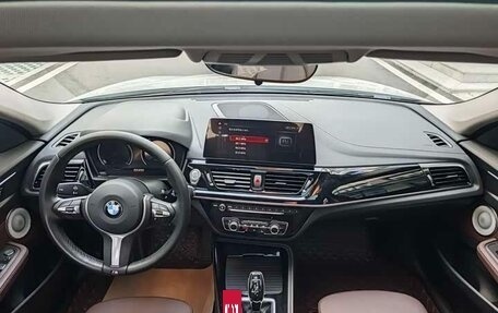 BMW 1 серия, 2022 год, 1 900 000 рублей, 10 фотография