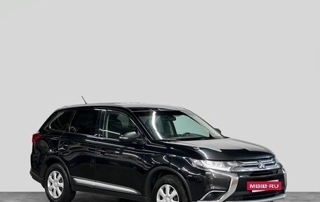 Mitsubishi Outlander III рестайлинг 3, 2015 год, 1 850 000 рублей, 3 фотография