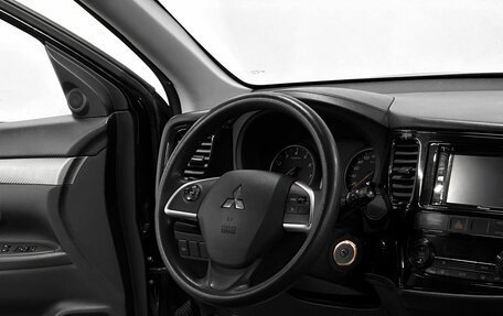 Mitsubishi Outlander III рестайлинг 3, 2015 год, 1 850 000 рублей, 6 фотография