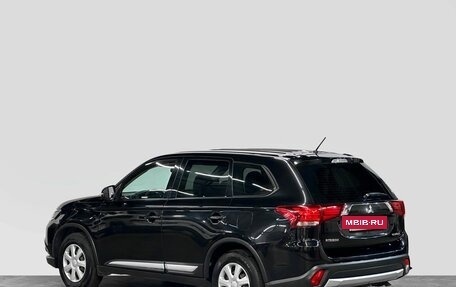 Mitsubishi Outlander III рестайлинг 3, 2015 год, 1 850 000 рублей, 4 фотография