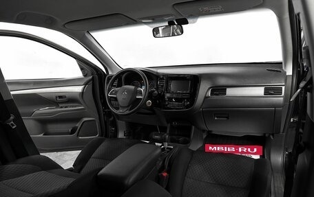 Mitsubishi Outlander III рестайлинг 3, 2015 год, 1 850 000 рублей, 7 фотография