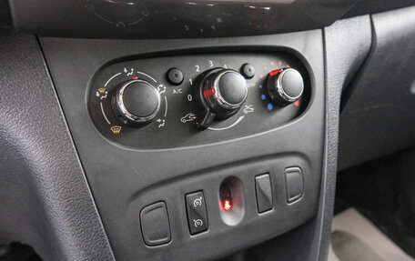 Renault Sandero II рестайлинг, 2018 год, 899 000 рублей, 17 фотография