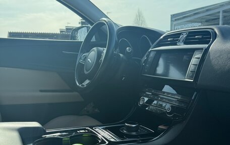 Jaguar XE I рестайлинг, 2017 год, 1 700 000 рублей, 5 фотография