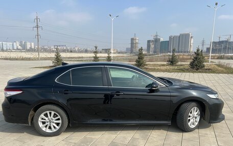 Toyota Camry, 2018 год, 2 000 000 рублей, 3 фотография