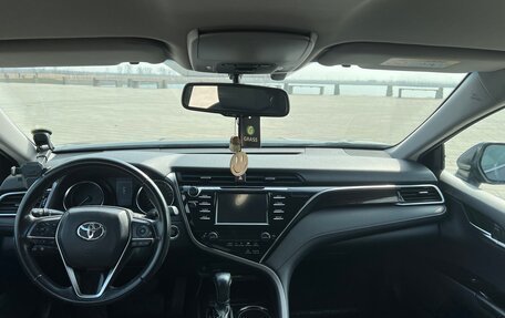 Toyota Camry, 2018 год, 2 000 000 рублей, 8 фотография