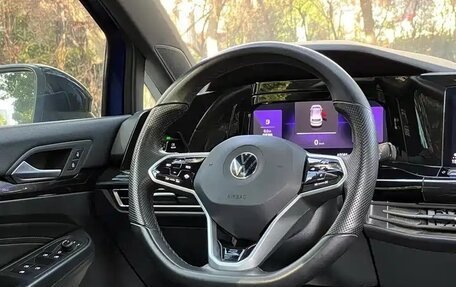 Volkswagen Golf VIII, 2023 год, 2 190 000 рублей, 10 фотография