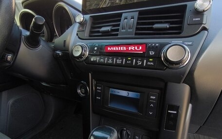 Toyota Land Cruiser Prado 150 рестайлинг 2, 2011 год, 2 800 000 рублей, 17 фотография