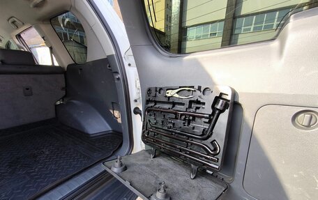 Toyota Land Cruiser Prado 150 рестайлинг 2, 2011 год, 2 800 000 рублей, 31 фотография