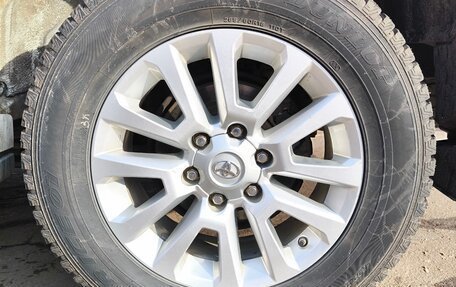 Toyota Land Cruiser Prado 150 рестайлинг 2, 2011 год, 2 800 000 рублей, 35 фотография