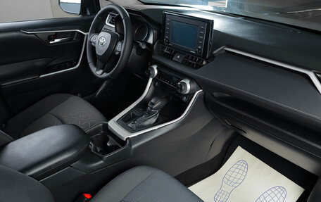 Toyota RAV4, 2019 год, 2 499 000 рублей, 11 фотография