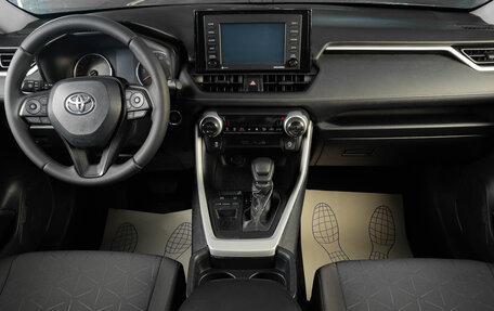 Toyota RAV4, 2019 год, 2 499 000 рублей, 13 фотография