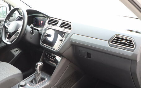 Volkswagen Tiguan II, 2021 год, 3 280 000 рублей, 13 фотография