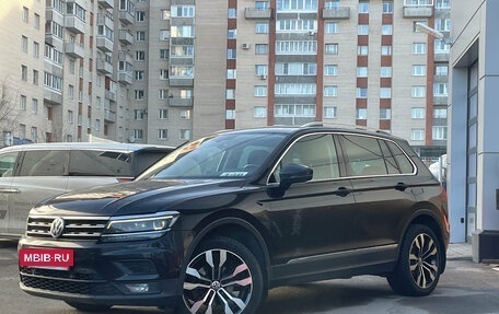Volkswagen Tiguan II, 2017 год, 1 879 000 рублей, 2 фотография