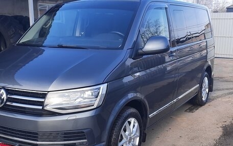 Volkswagen Caravelle T6 рестайлинг, 2017 год, 3 300 000 рублей, 2 фотография