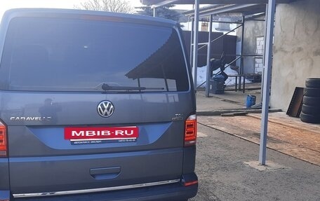 Volkswagen Caravelle T6 рестайлинг, 2017 год, 3 300 000 рублей, 6 фотография