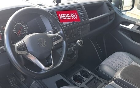 Volkswagen Caravelle T6 рестайлинг, 2017 год, 3 300 000 рублей, 11 фотография