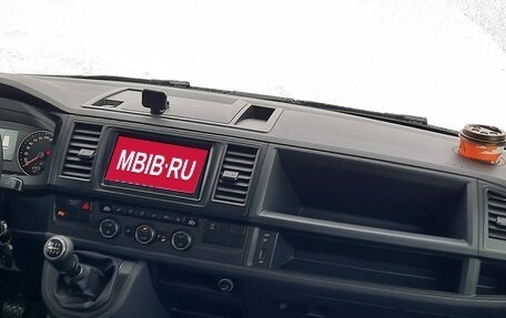 Volkswagen Caravelle T6 рестайлинг, 2017 год, 3 300 000 рублей, 8 фотография