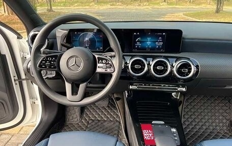 Mercedes-Benz A-Класс, 2023 год, 2 280 000 рублей, 8 фотография