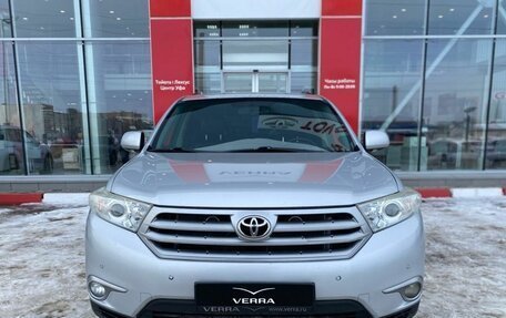 Toyota Highlander III, 2012 год, 1 990 000 рублей, 2 фотография